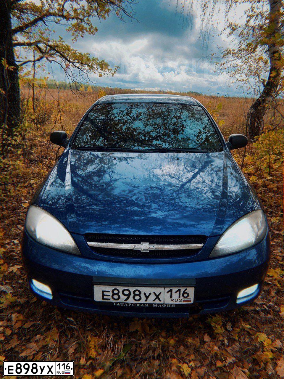 Фото автомобиля CHEVROLET LACETTI, 2007 — госномер Е898УХ116. Цвет: СИНИЙ