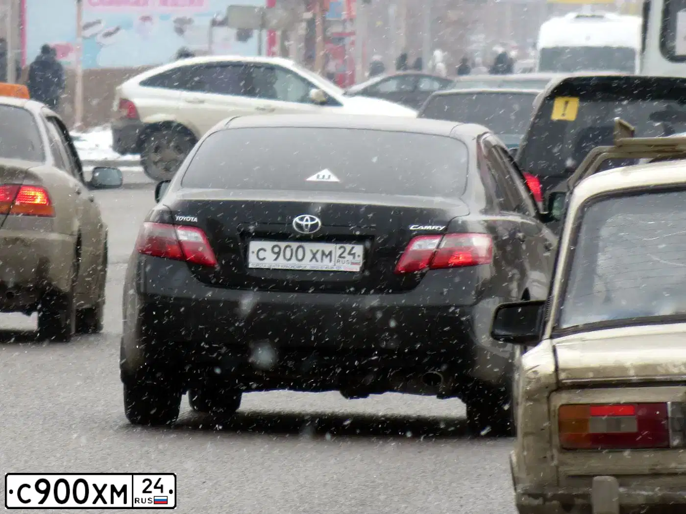 Фото автомобиля TOYOTA CAMRY, 2007 — госномер С900ХМ24. Цвет: ЧЕРНЫЙ