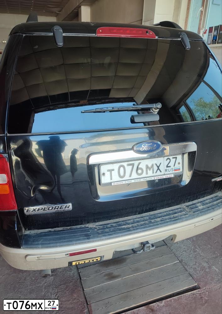 Фото автомобиля FORD EXPLORER, 2007 — госномер Т076МХ27. Цвет: ЧЕРНЫЙ
