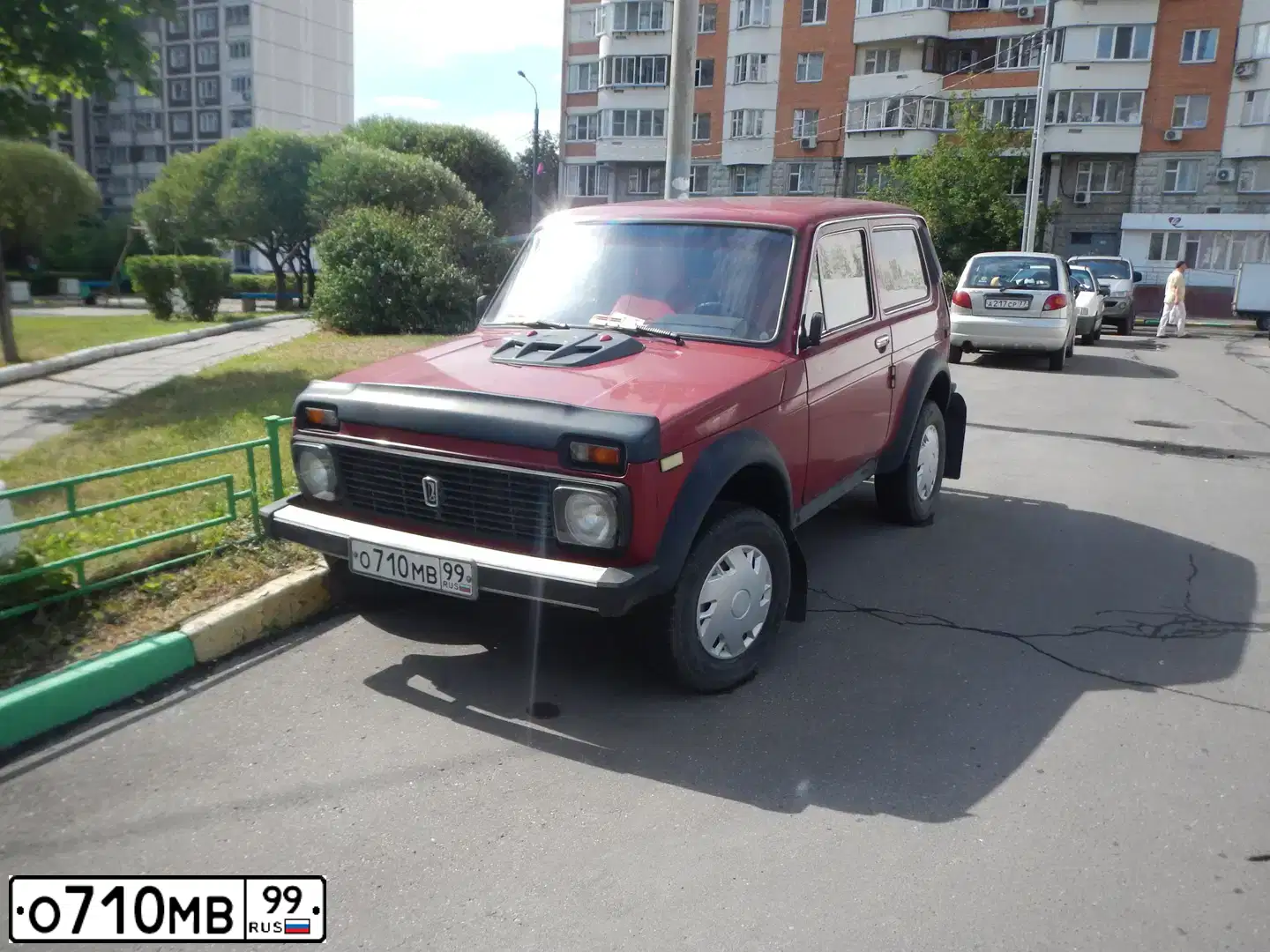 Фото автомобиля LADA 2121 NIVA, 1994 — госномер Р818КЕ68. Цвет: ВИШНЕВЫЙ