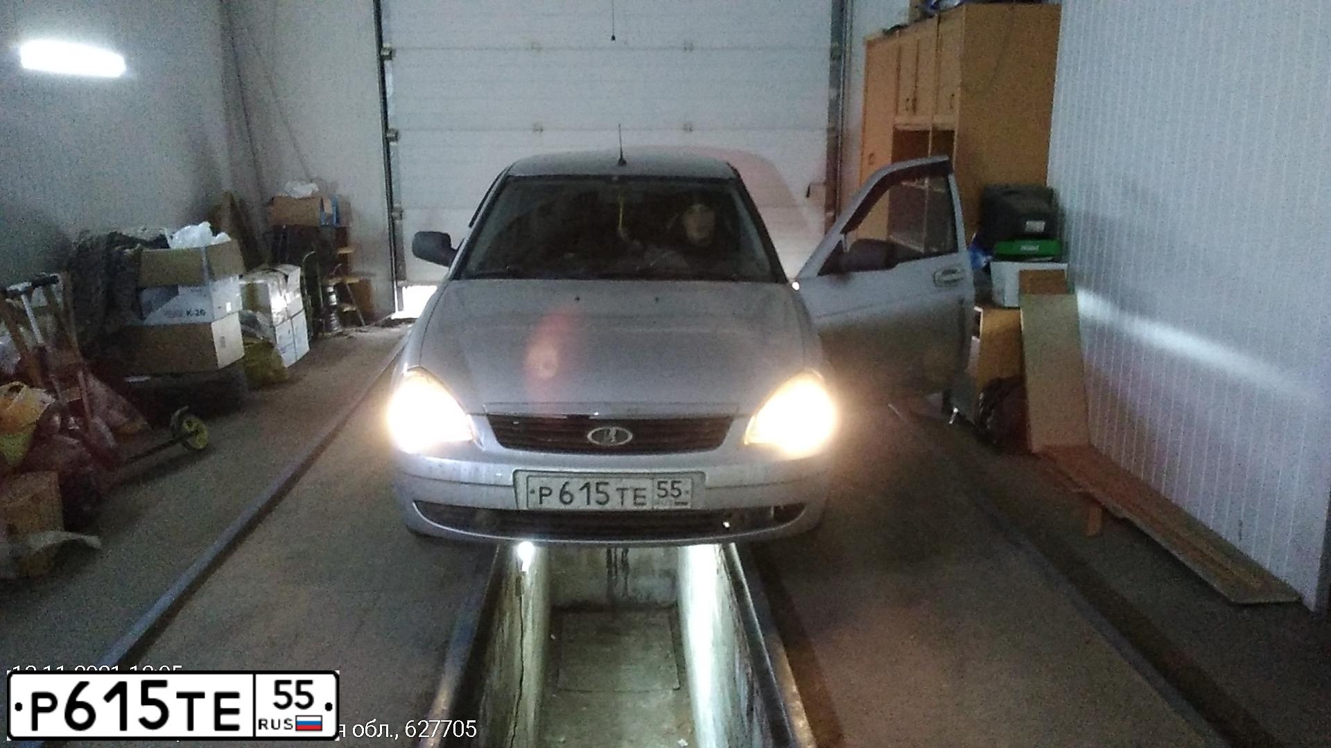 Фото автомобиля LADA 2172 PRIORA, 2010 — госномер Р615ТЕ55. Цвет: Светло-Серебристый металлик