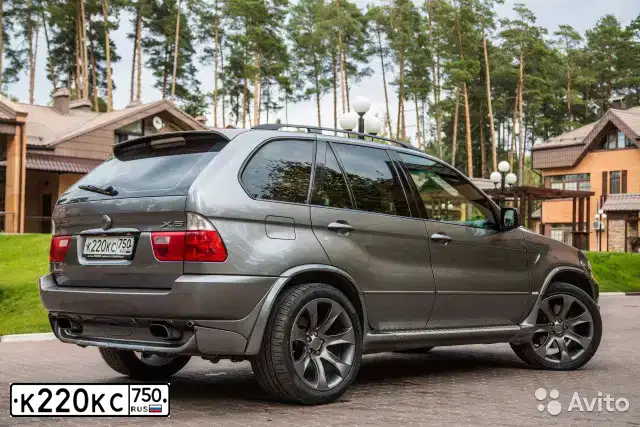 Фото автомобиля BMW X5, 2004 — госномер К220КС750. Цвет: СЕРЫЙ
