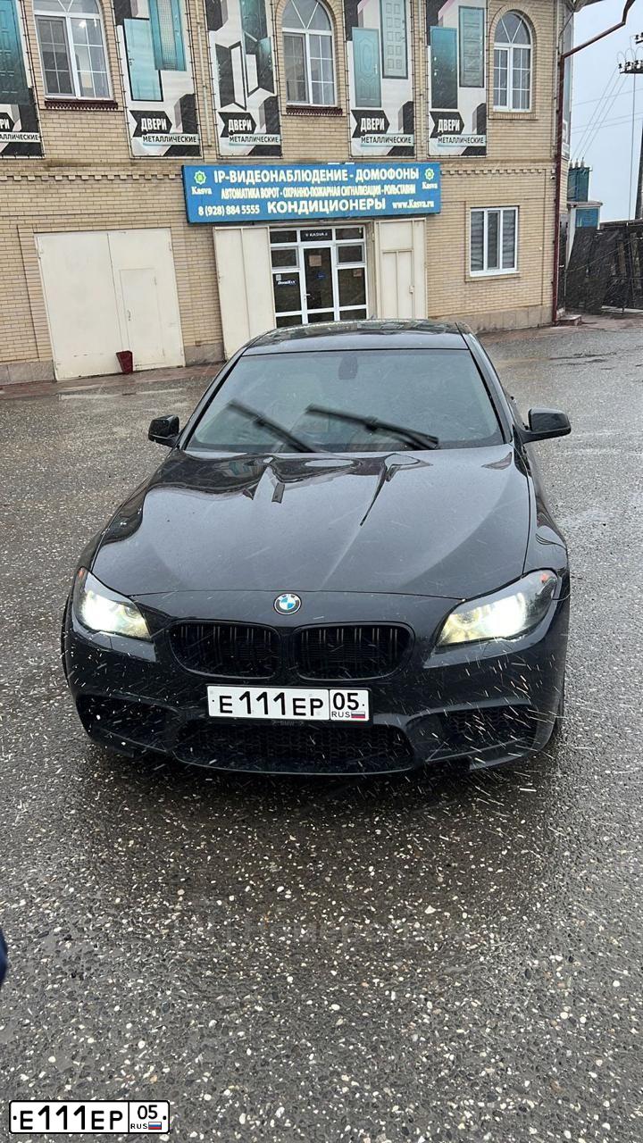Фото автомобиля LADA 2172 PRIORA, 2011 — госномер Е111ЕР05. Цвет: Белый