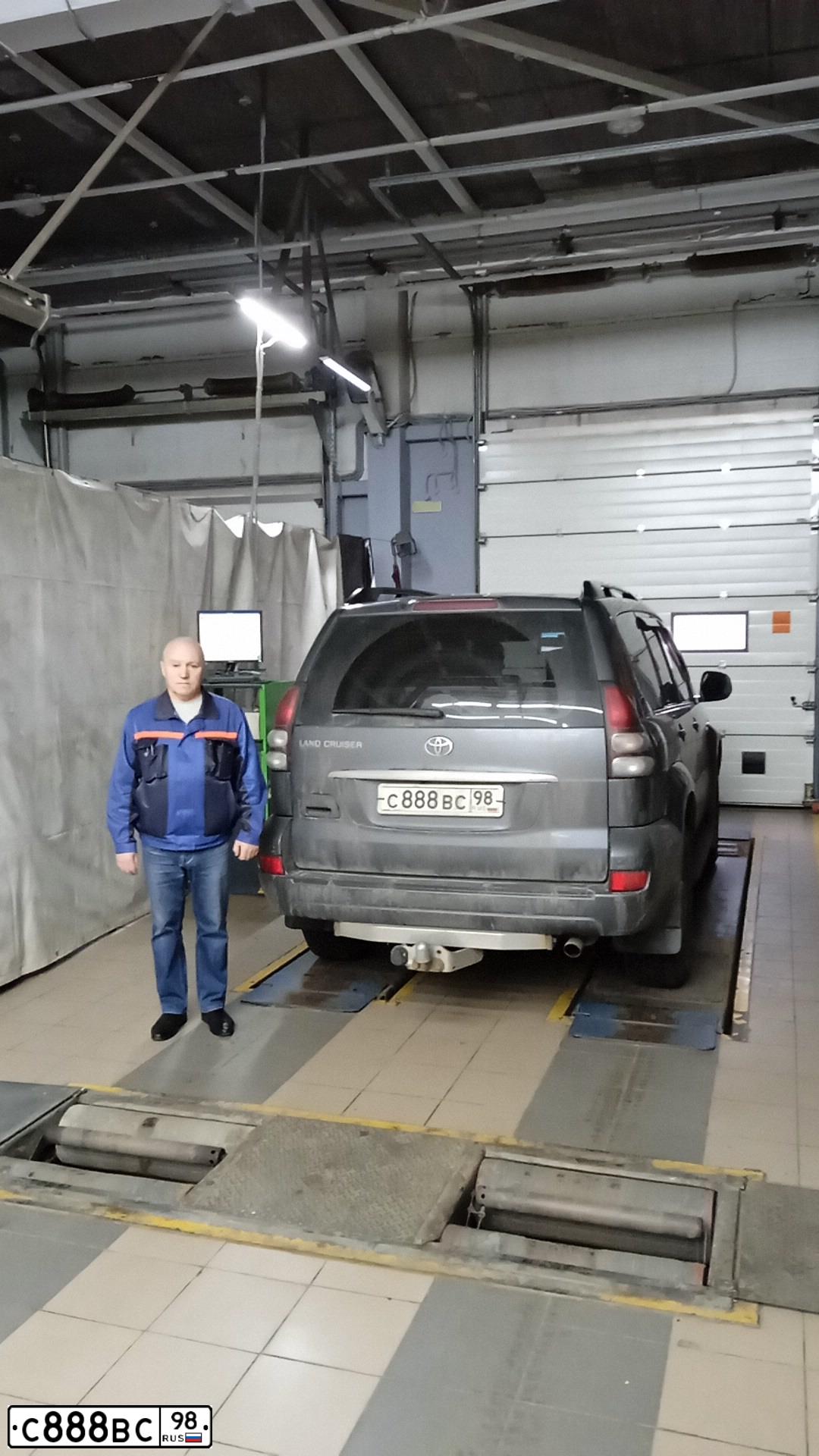Фото автомобиля MERCEDES G-KLASSE, 2000 — госномер Р178СТ178. Цвет: Серебристый