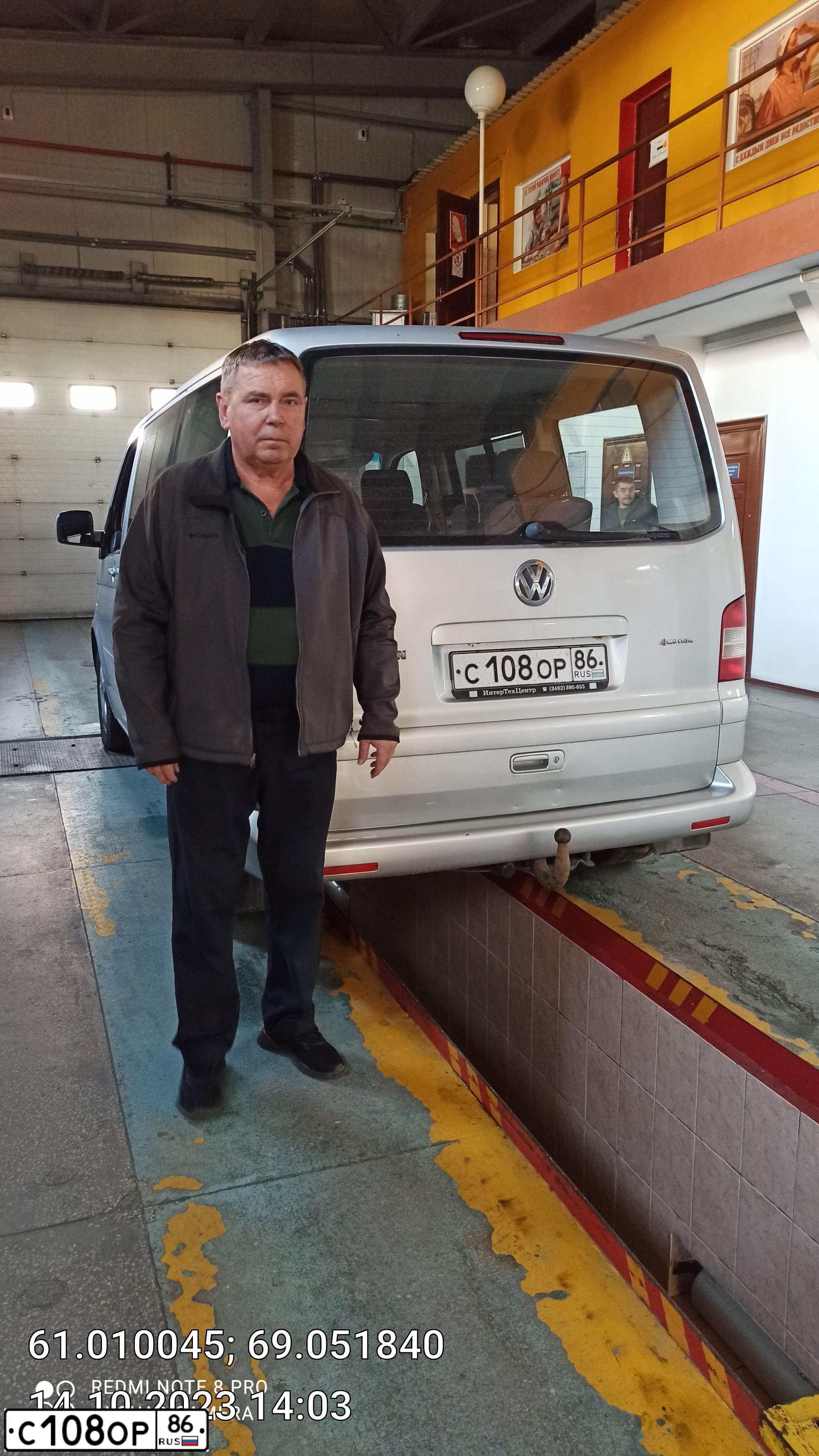Фото автомобиля VOLKSWAGEN MULTIVAN, 2005 — госномер С108ОР86. Цвет: СЕРЕБРИСТЫЙ