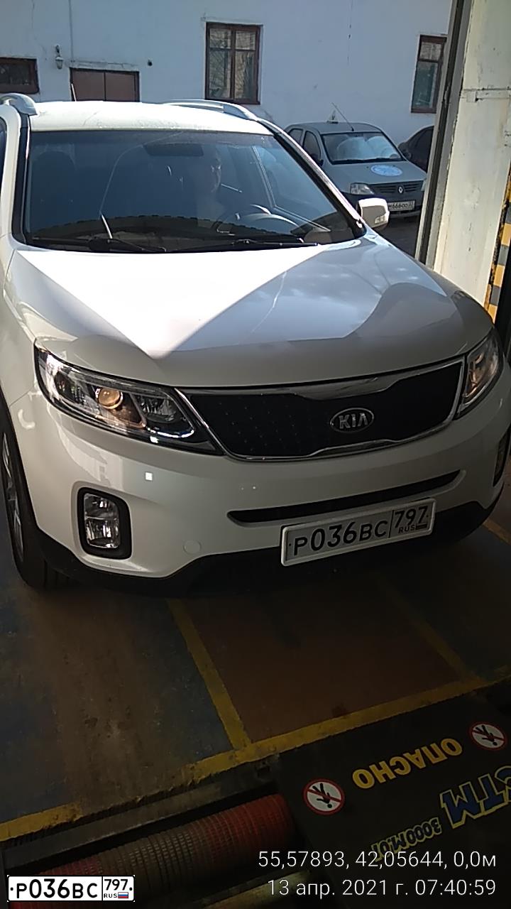 Фото автомобиля KIA SORENTO, 2014 — госномер С983ТМ33. Цвет: Белый