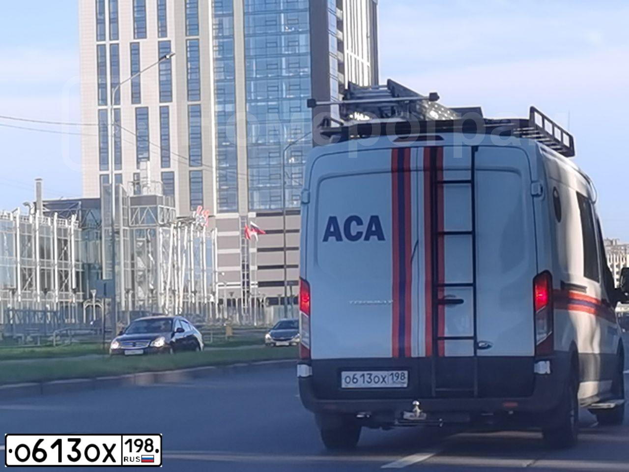 Фото автомобиля FORD TRANSIT, 2020 — госномер О613ОХ198. Цвет: ЦВ СХ А4 ПО ГОСТ Р 50574-2019