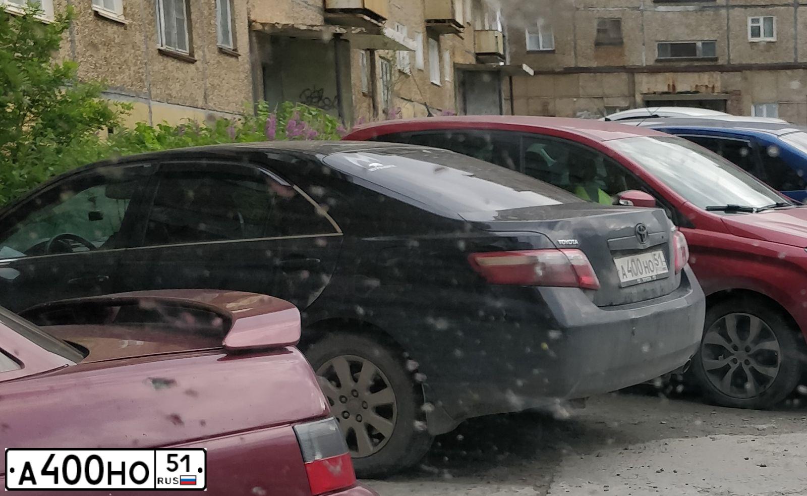 Фото автомобиля TOYOTA CAMRY, 2006 — госномер А400НО51. Цвет: ЧЕРНЫЙ