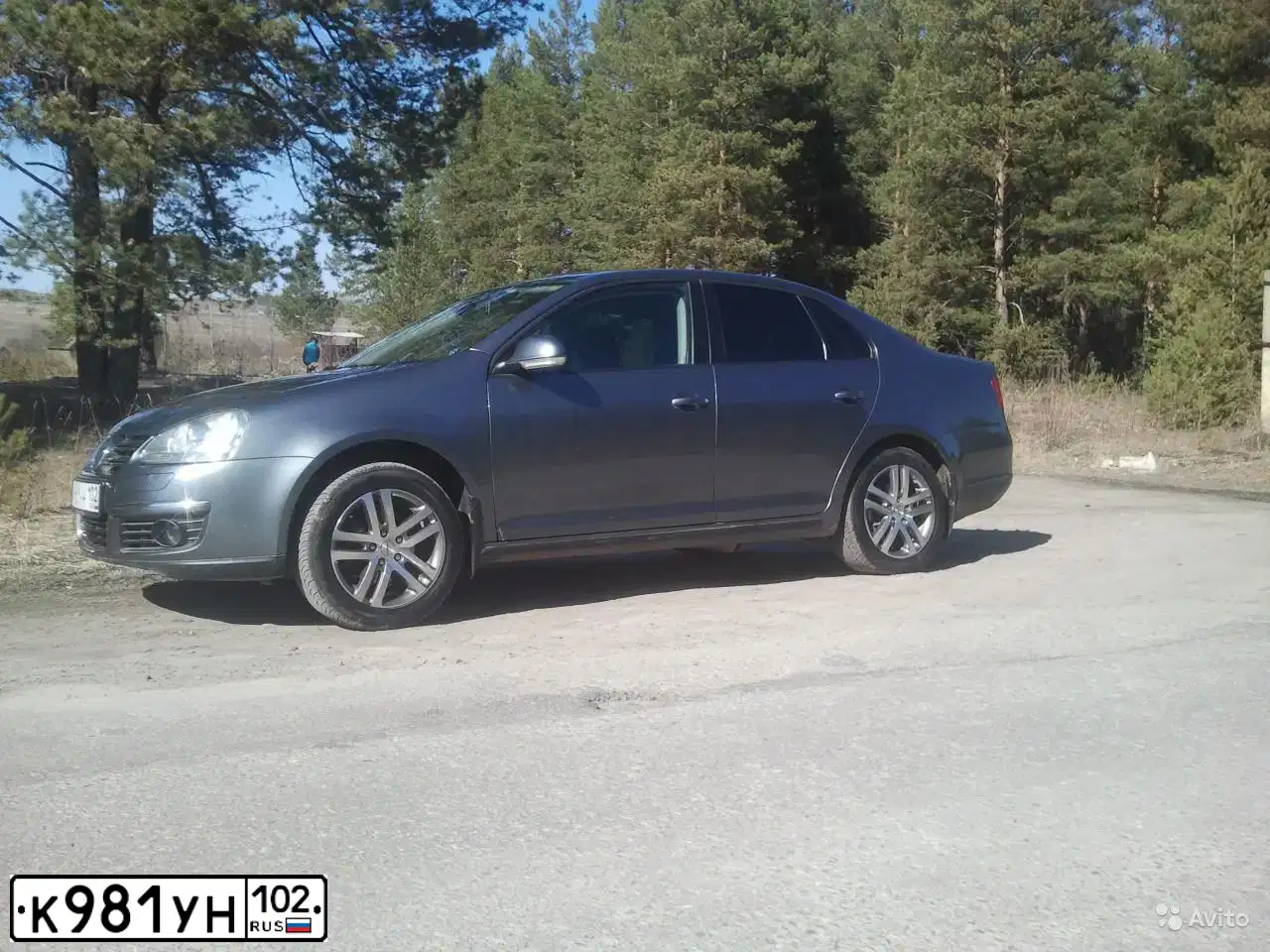 Фото автомобиля VOLKSWAGEN JETTA, 2009 — госномер М667ТО174. Цвет: ТЕМНО-СЕРЫЙ
