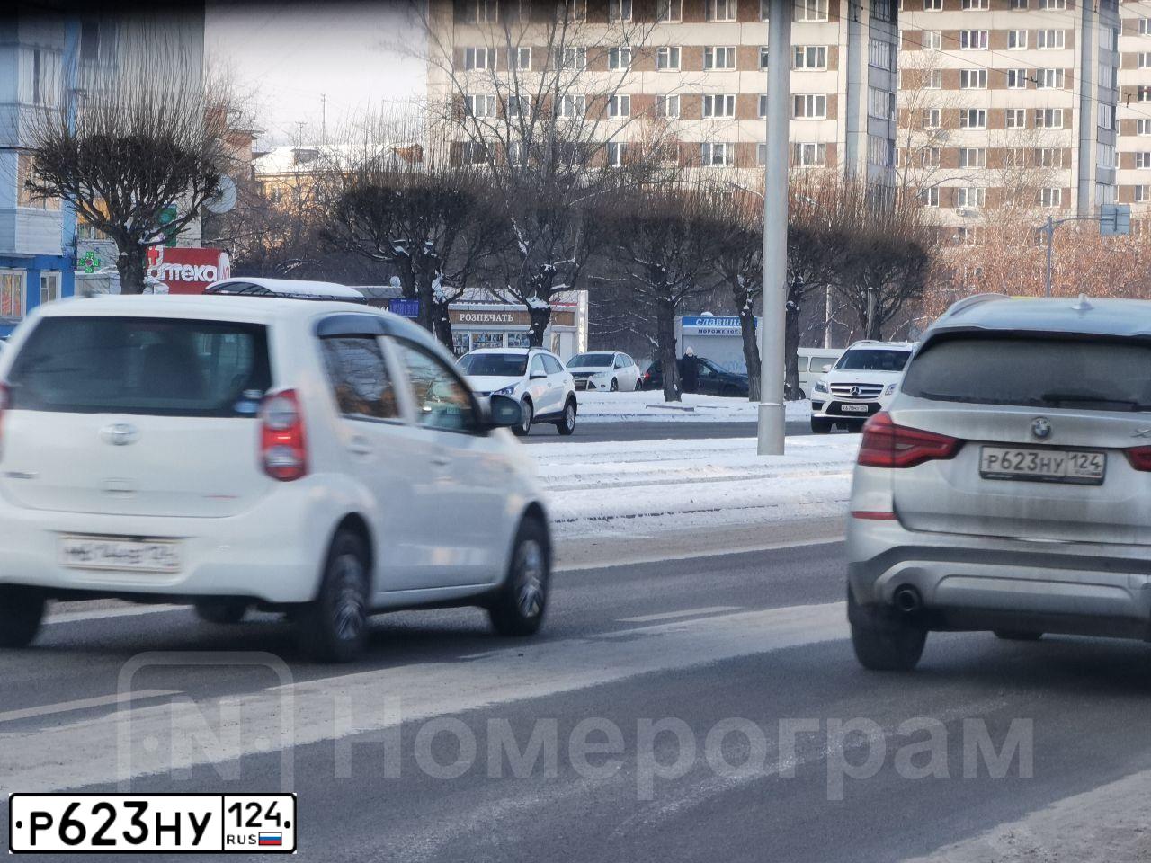 Фото автомобиля БМВ X3 XDRIVE 20I, 2018 — госномер У577ВМ17. Цвет: Серебристый