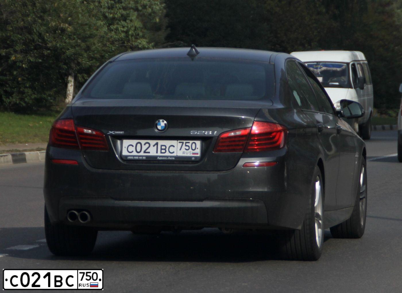 Фото автомобиля BMW SERIE 5, 2013 — госномер С021ВС750. Цвет: СЕРЫЙ ТЕМНЫЙ