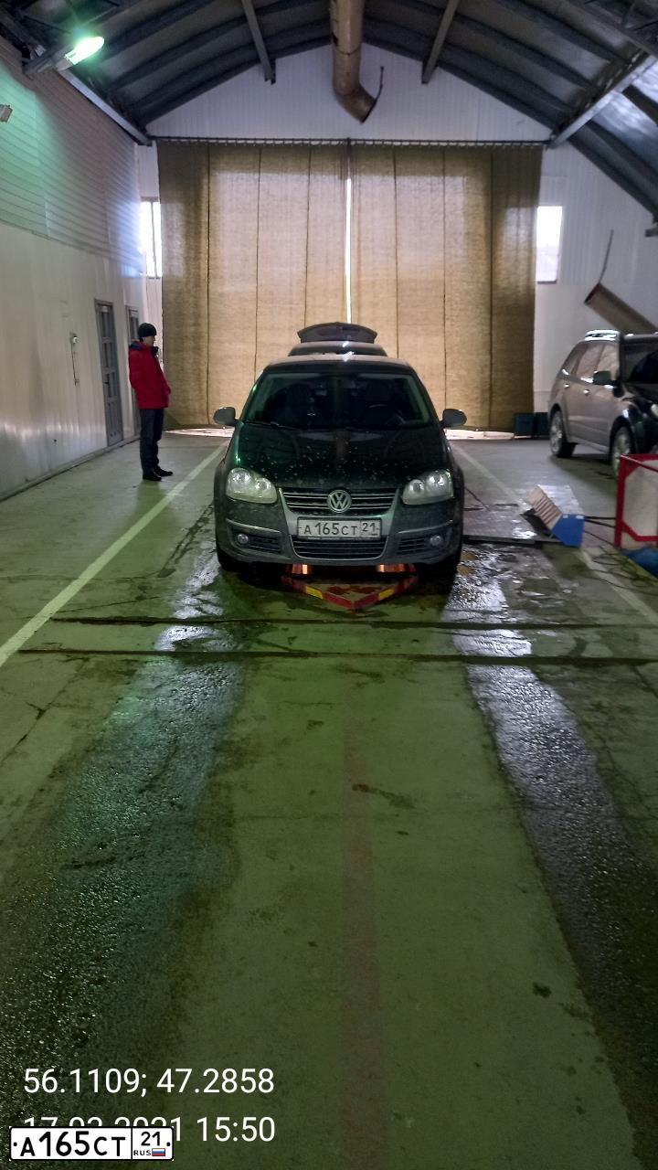 Фото автомобиля VOLKSWAGEN JETTA, 2009 — госномер А165СТ21. Цвет: ЧЕРНЫЙ