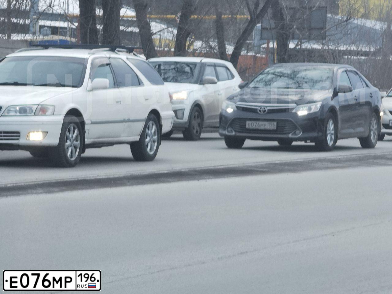 Фото автомобиля TOYOTA COROLLA, 2013 — госномер О637РУ154. Цвет: СЕРЫЙ