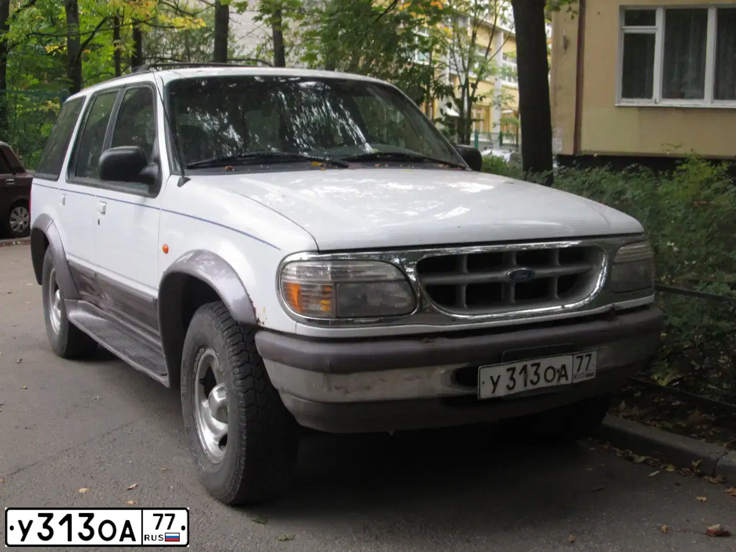 Фото автомобиля FORD EXPLORER, 1995 — госномер У313ОА77. Цвет: БЕЛЫЙ