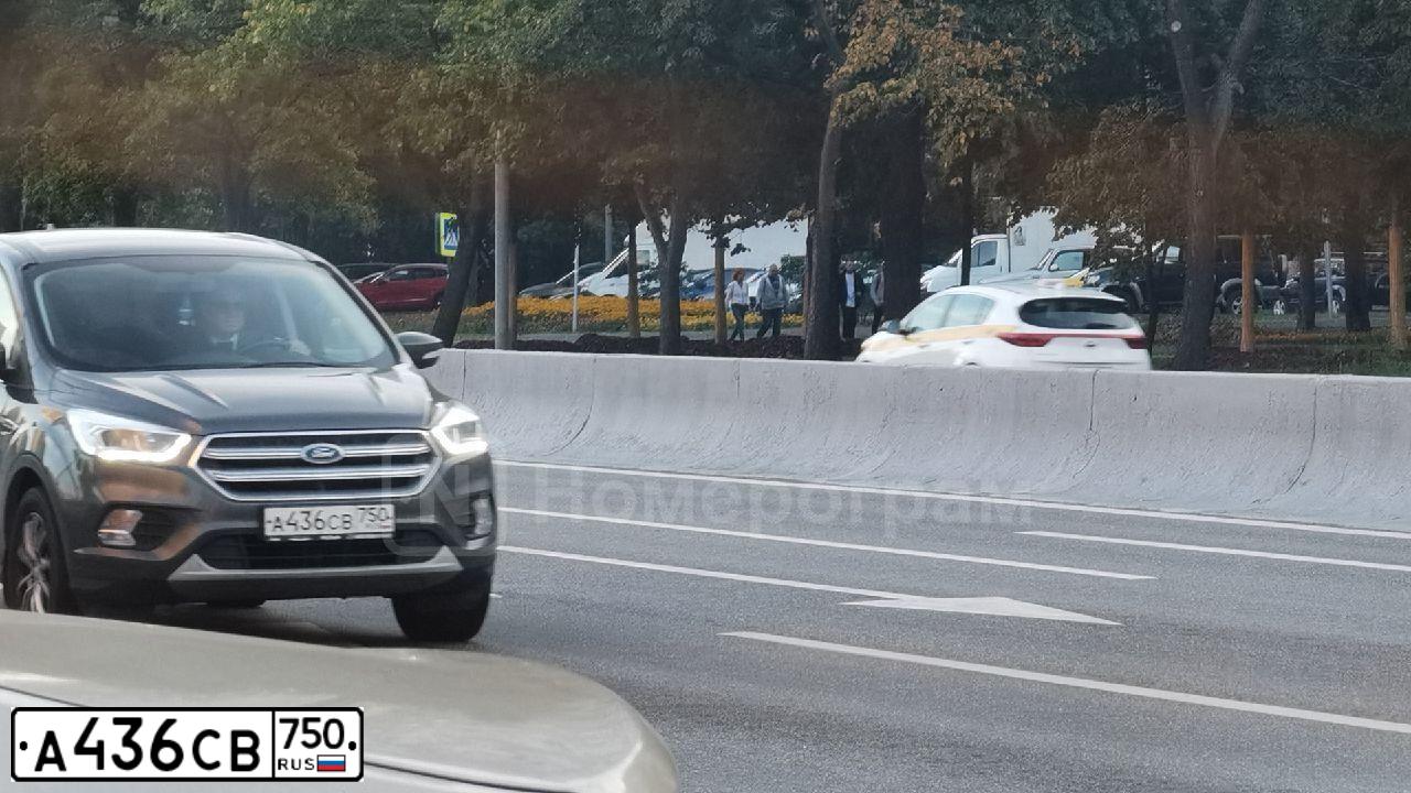 Фото автомобиля FORD KUGA, 2017 — госномер А436СВ750. Цвет: Серый