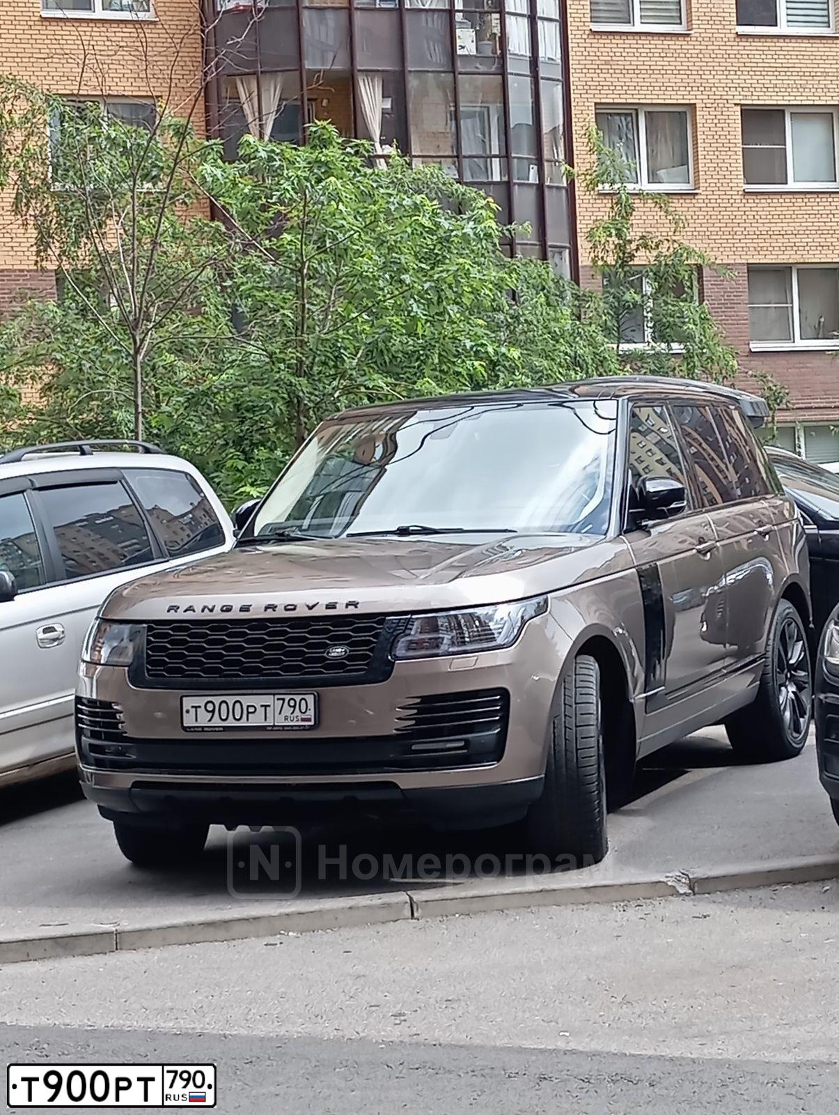 Фото автомобиля LANDROVER RANGE ROVER, 2015 — госномер Т900РТ790. Цвет: СЕРО-КОРИЧНЕВЫЙ