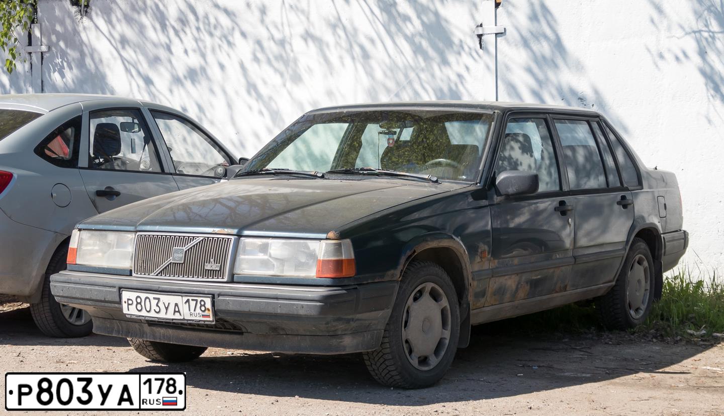 Фото автомобиля VOLVO 900-SERIE, 1991 — госномер Е854СС147. Цвет: ЗЕЛЕНЫЙ