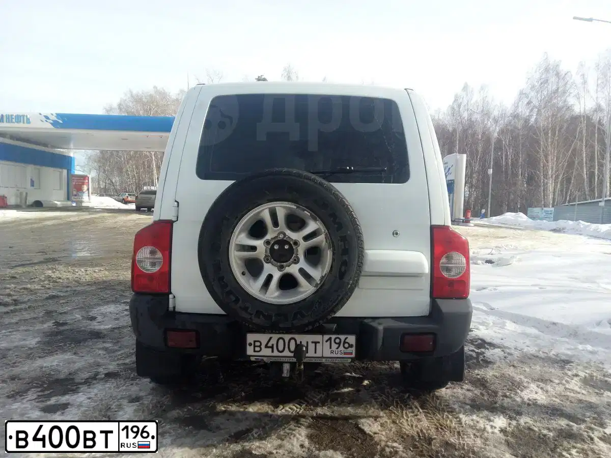Фото автомобиля VOLKSWAGEN TIGUAN, 2017 — госномер В400ВТ196. Цвет: ТЕМНО-СИНИЙ