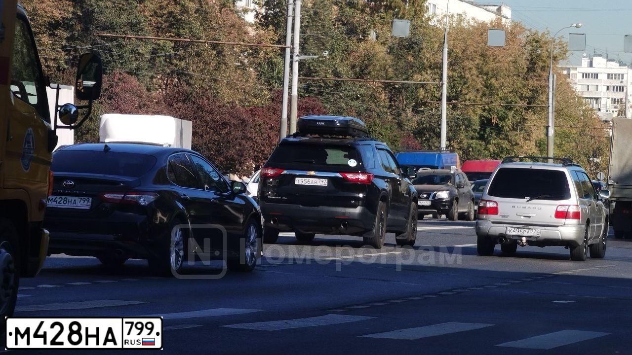 Фото автомобиля TOYOTA CAMRY, 2018 — госномер М428НА799. Цвет: ЧЕРНЫЙ МЕТАЛЛИК