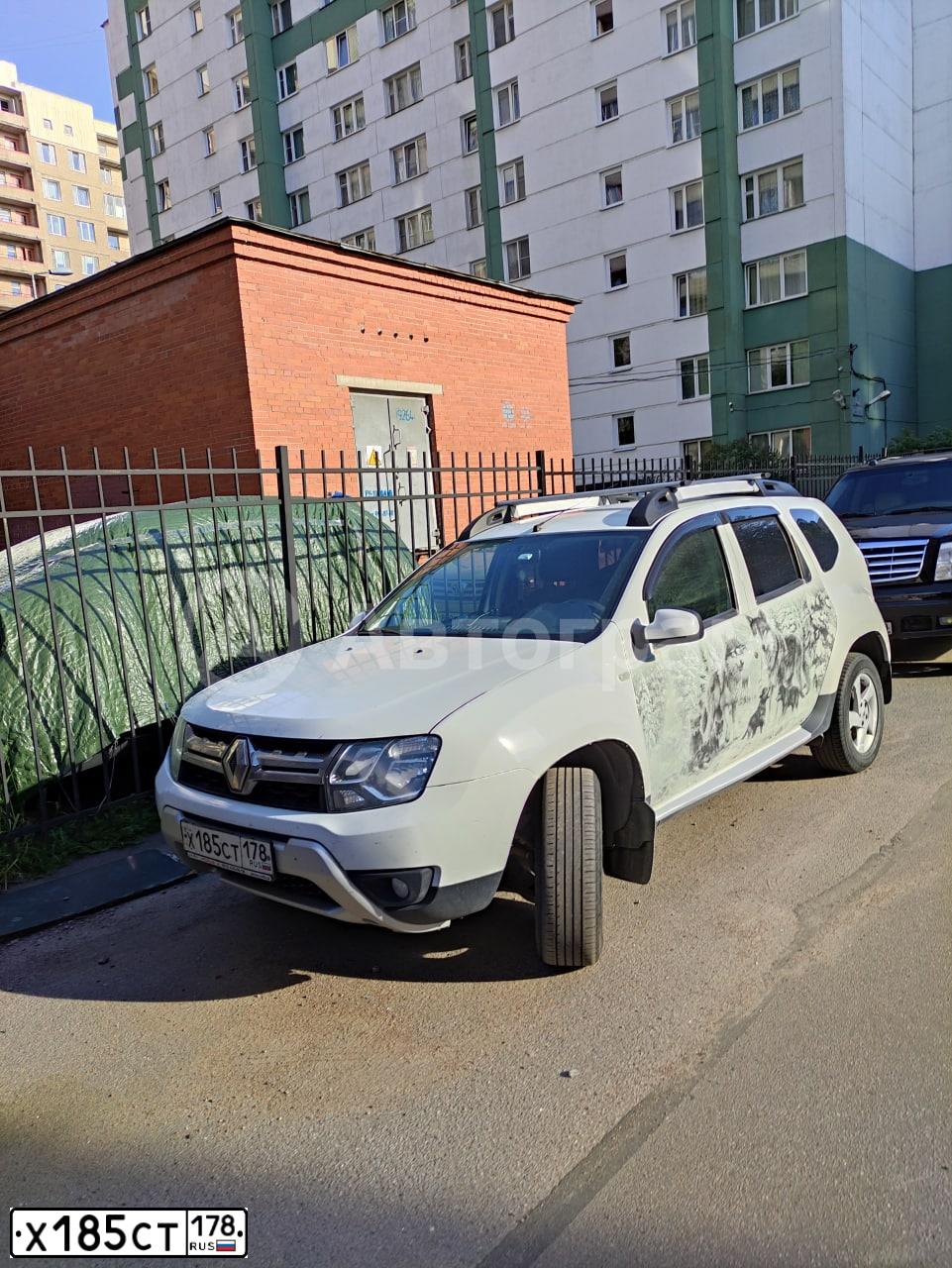 Фото автомобиля RENAULT DUSTER, 2017 — госномер Х185СТ178. Цвет: БЕЛЫЙ