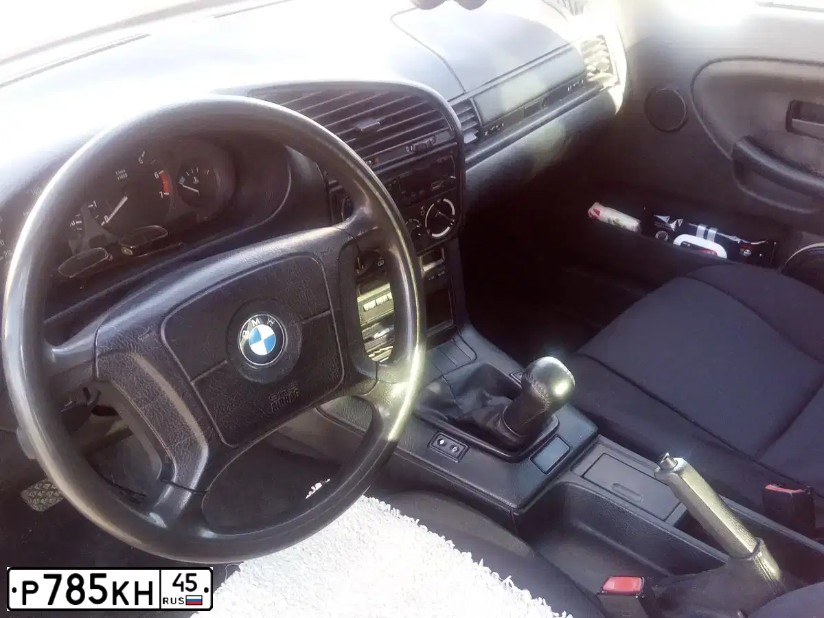 Фото автомобиля BMW SERIE 3, 1996 — госномер Е316ЕР72. Цвет: синий