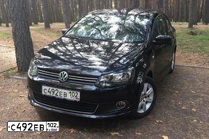 Фото автомобиля VOLKSWAGEN POLO, 2014 — госномер Е705ТЕ702. Цвет: ЧЕРНЫЙ