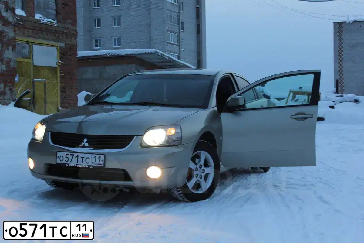 Фото автомобиля MITSUBISHI GALANT, 2007 — госномер У496МТ47. Цвет: БЕЖЕВЫЙ