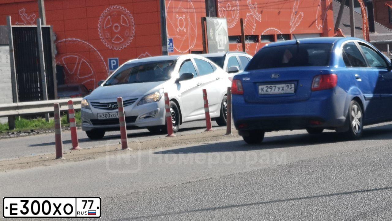 Фото автомобиля HONDA CIVIC, 2013 — госномер Е300ХО77. Цвет: КОРИЧНЕВЫЙ ТЕМНЫЙ