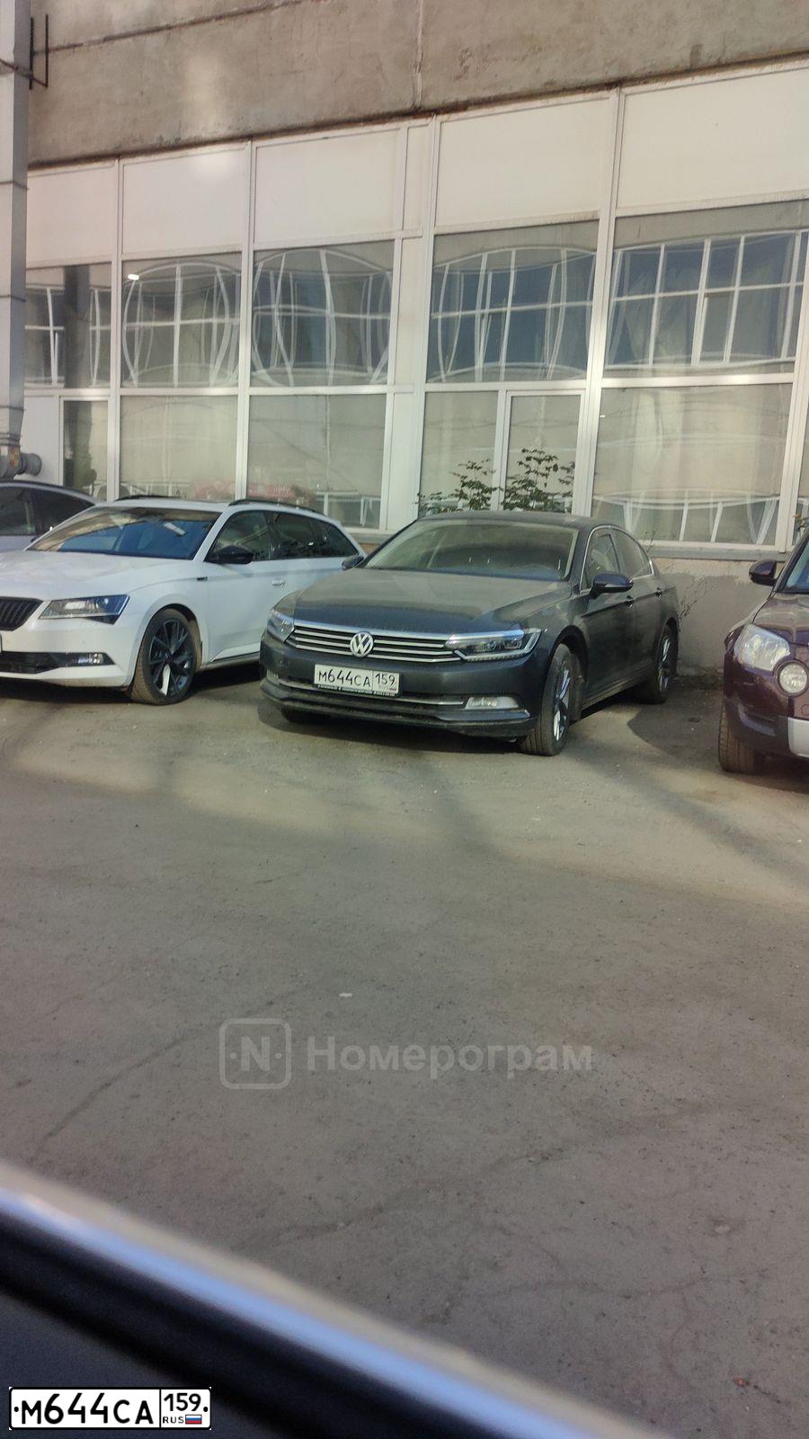 Фото автомобиля VOLKSWAGEN PASSAT, 2018 — госномер М644СА159. Цвет: ЧЕРНО-СЕРЫЙ