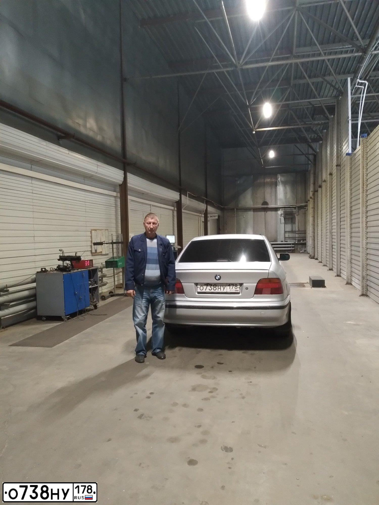 Фото автомобиля BMW 523I, 2000 — госномер Е941НН138. Цвет: Серебристый