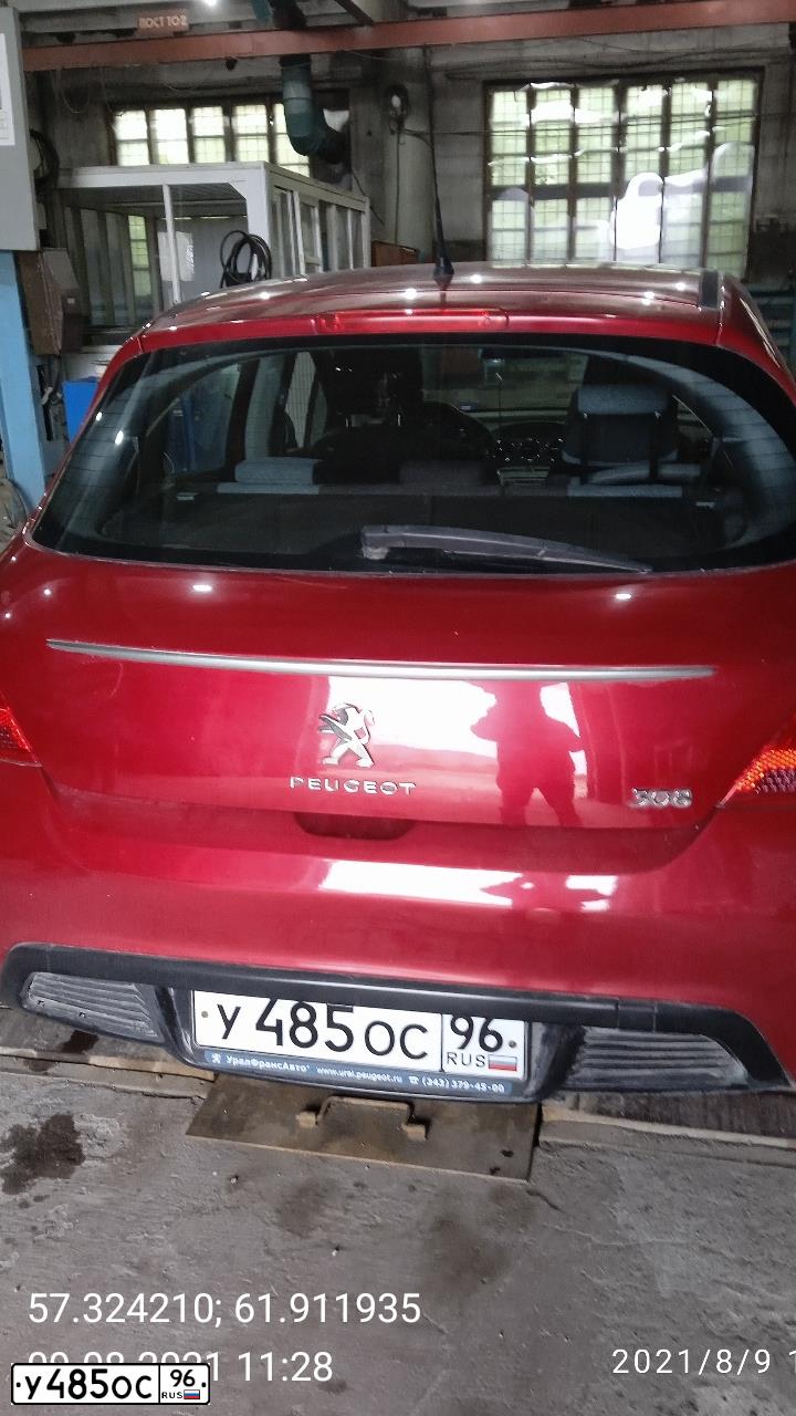 Фото автомобиля PEUGEOT 308, 2012 — госномер У485ОС96. Цвет: КРАСНЫЙ