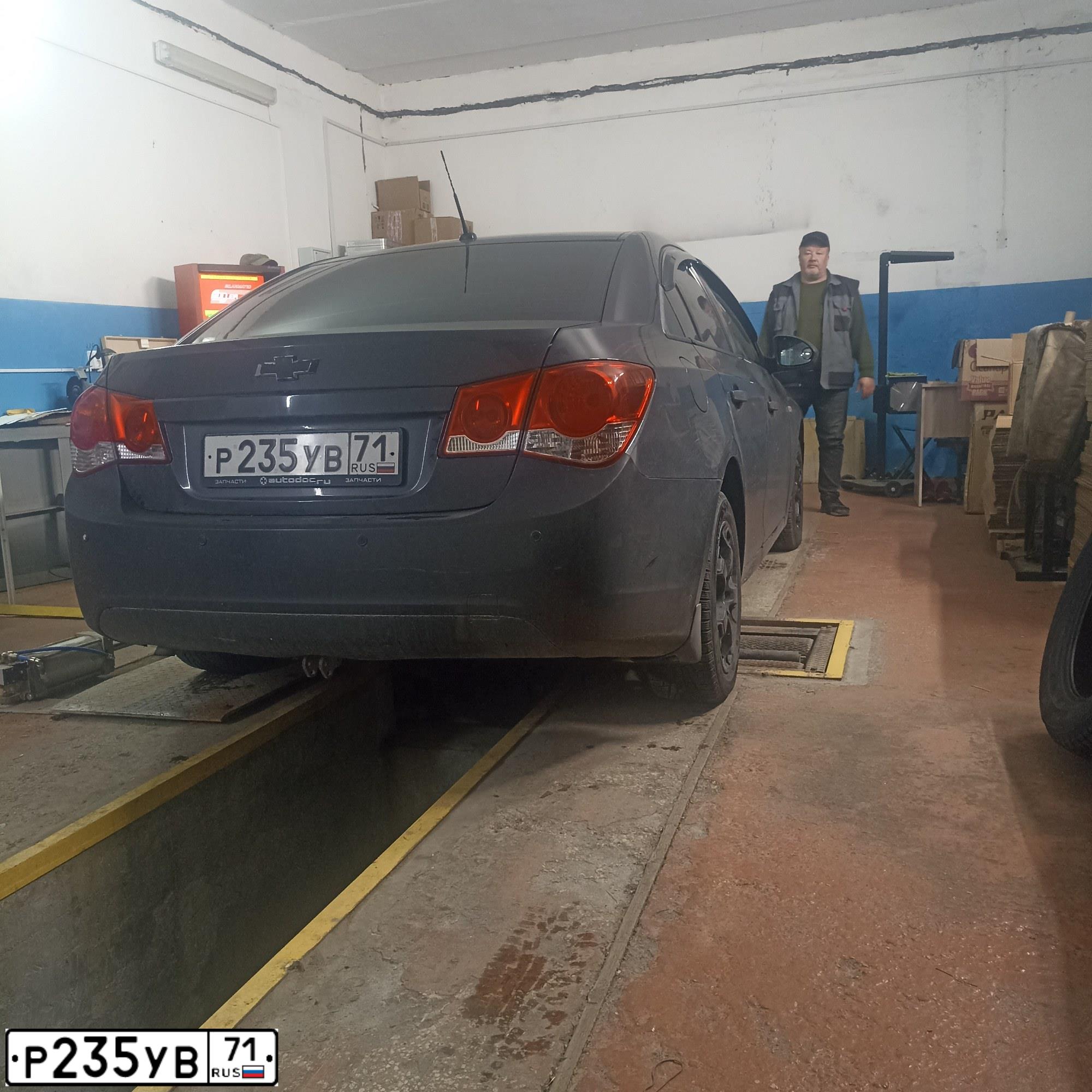 Фото автомобиля CHEVROLET CRUZE, 2010 — госномер В529УЕ62. Цвет: ЧЕРНЫЙ