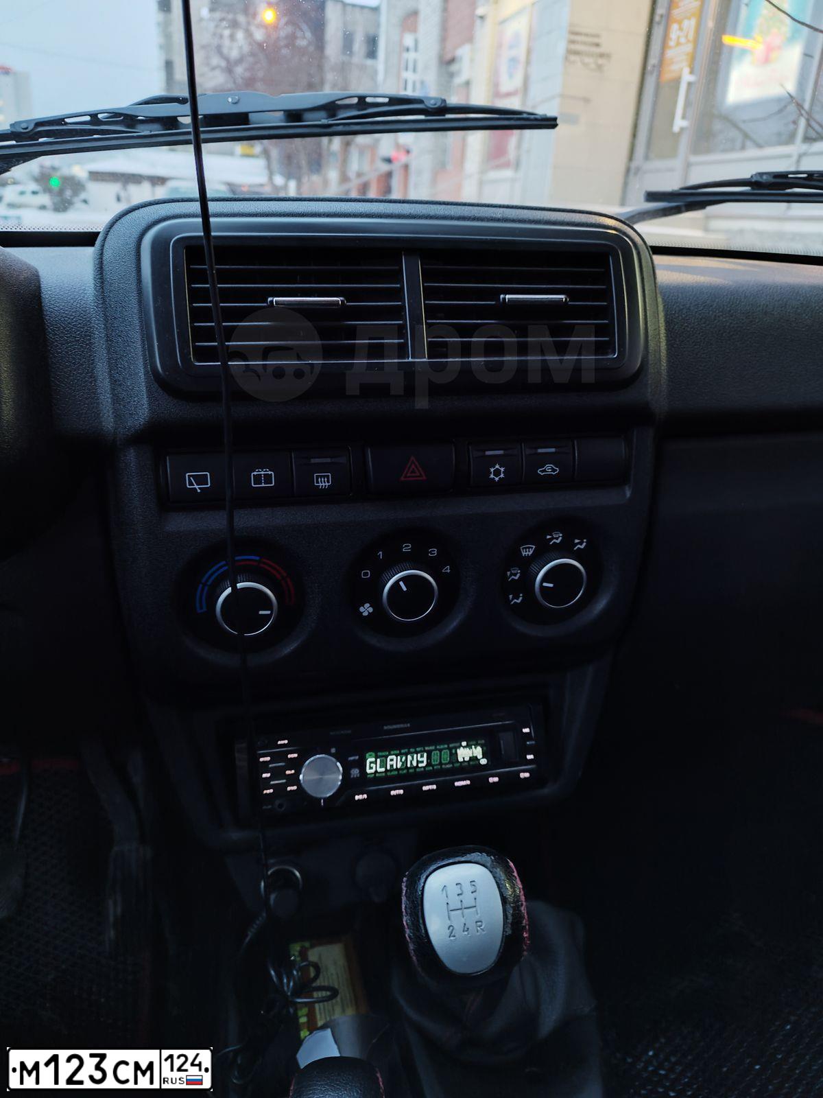 Фото автомобиля LADA VESTA, 2018 — госномер М123СМ124. Цвет: Белый