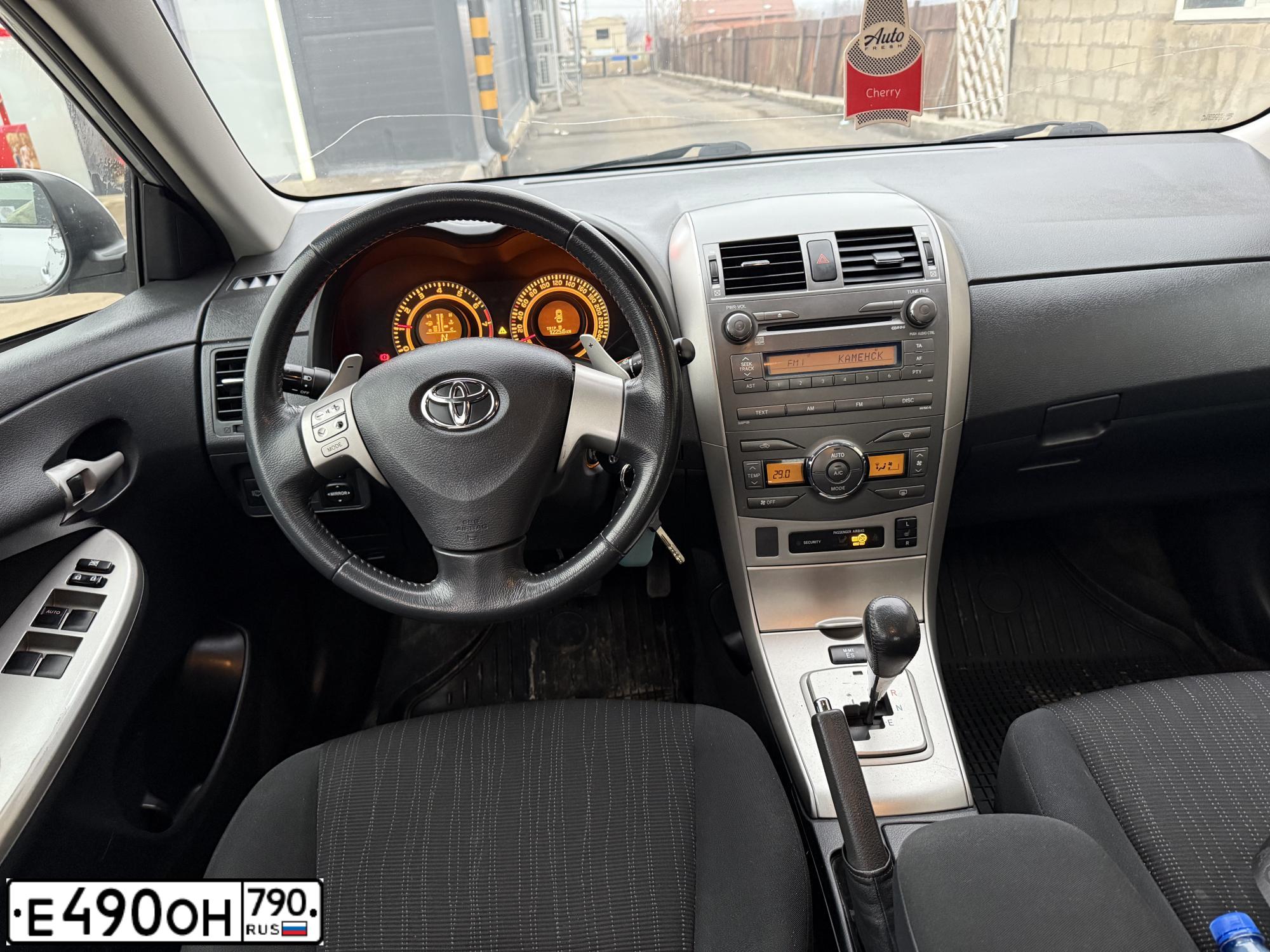 Фото автомобиля TOYOTA COROLLA, 2007 — госномер Т922ОС180. Цвет: Серебристый