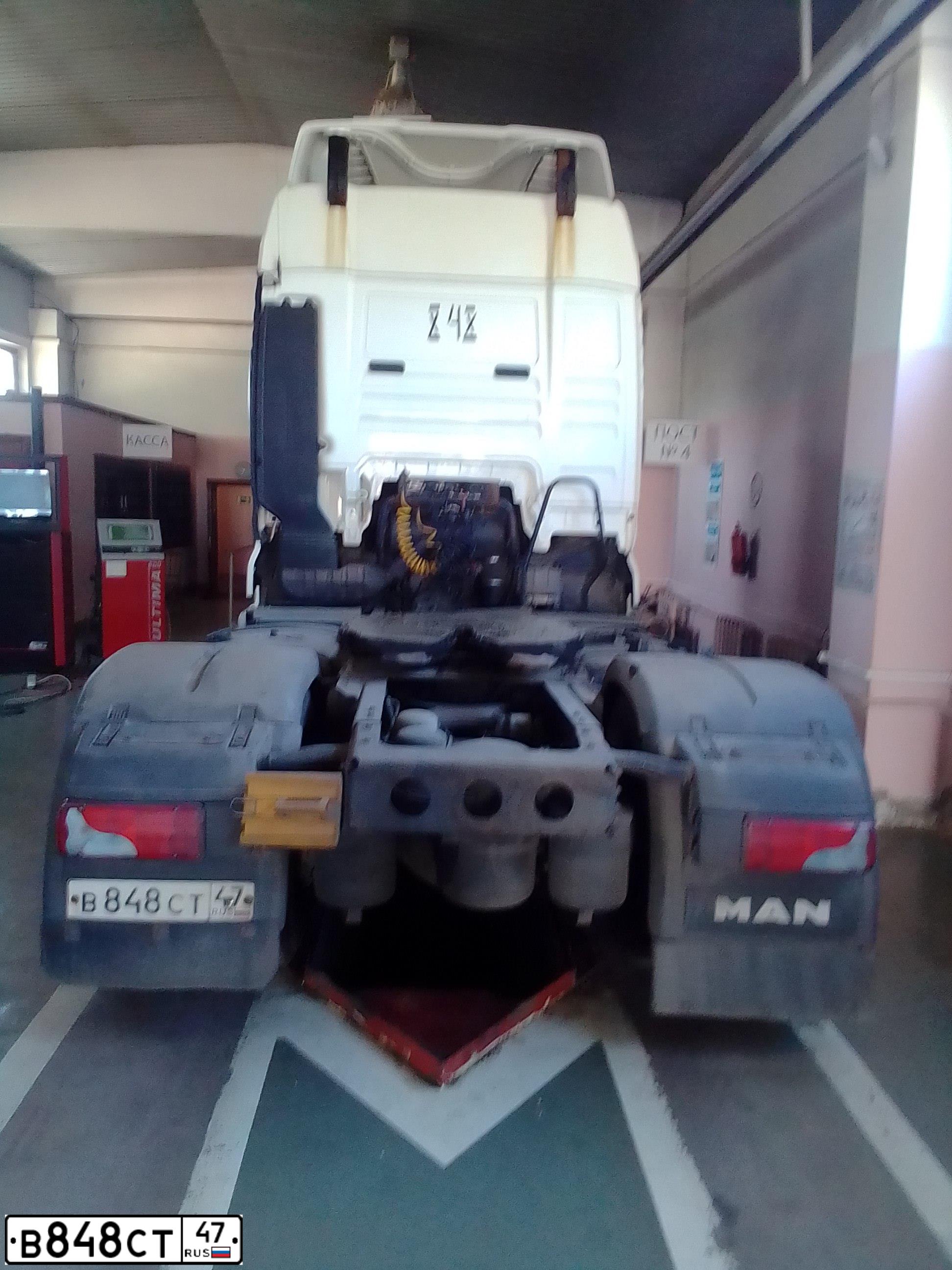 Фото автомобиля MAN N TGX 18.XXX 4X2, 2012 — госномер В848СТ47. Цвет: Белый