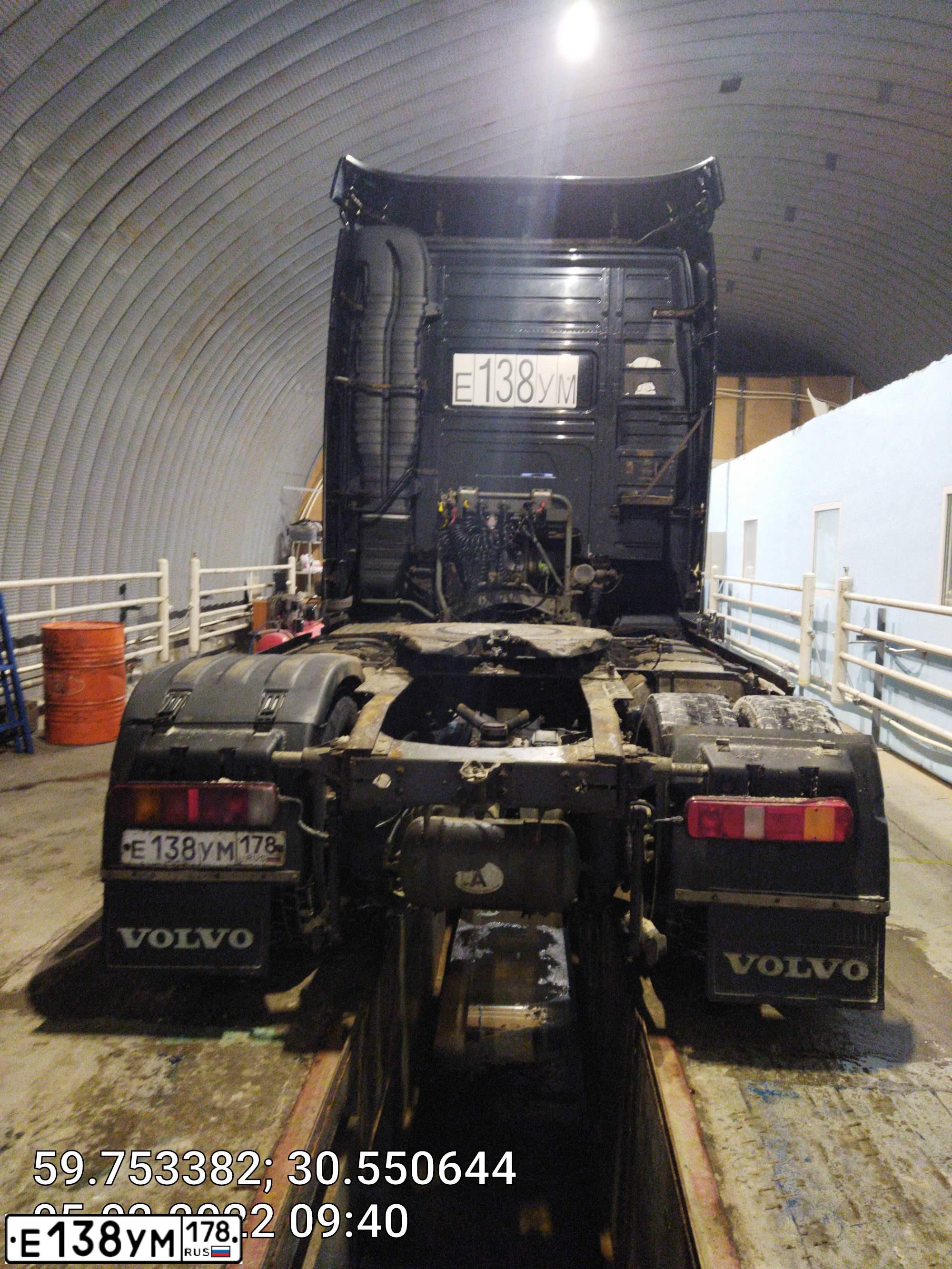 Фото автомобиля VOLVO SERIE FH /4X2/, 2011 — госномер С261РР05. Цвет: ЧЕРНЫЙ