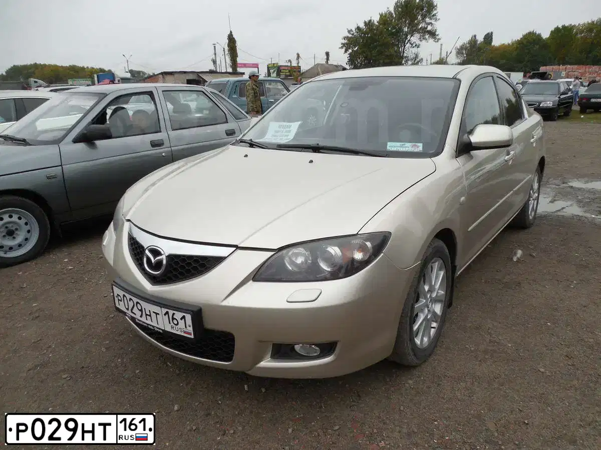 Фото автомобиля MAZDA 3, 2008 — госномер Р029НТ161. Цвет: СЕРО-ЗОЛОТИСТЫЙ