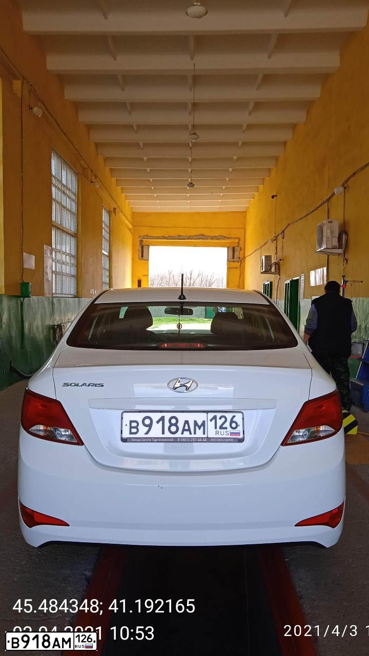Фото автомобиля HYUNDAI SOLARIS, 2016 — госномер В918АМ126. Цвет: БЕЛЫЙ