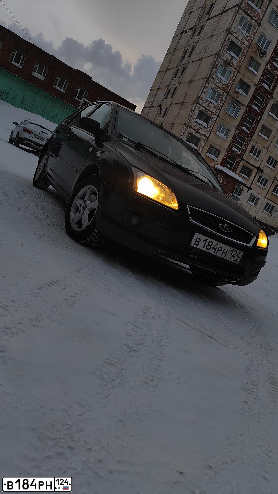 Фото автомобиля FORD FOCUS, 2006 — госномер Р693ВМ126. Цвет: ЧЕРНЫЙ
