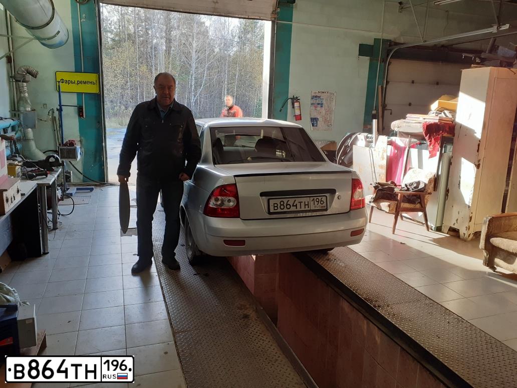Фото автомобиля LADA 2170 PRIORA, 2012 — госномер В864ТН196. Цвет: СВЕТЛО СЕРЫЙ
