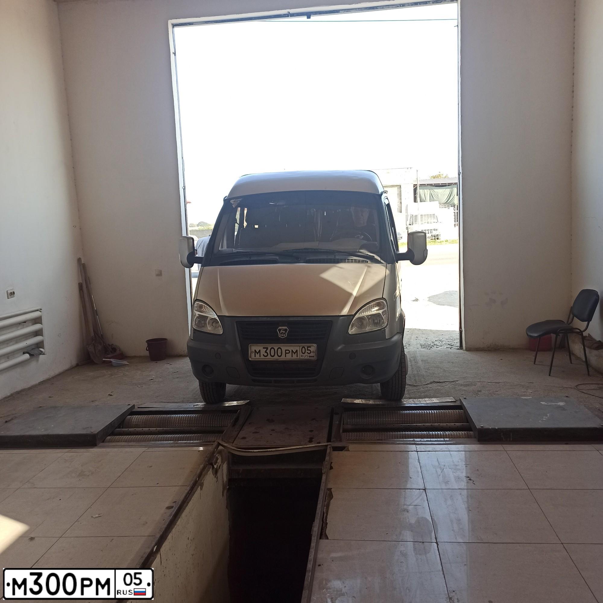 Фото автомобиля GAZ 2705 EL, 2008 — госномер М300РМ05. Цвет: Светло-золотистый