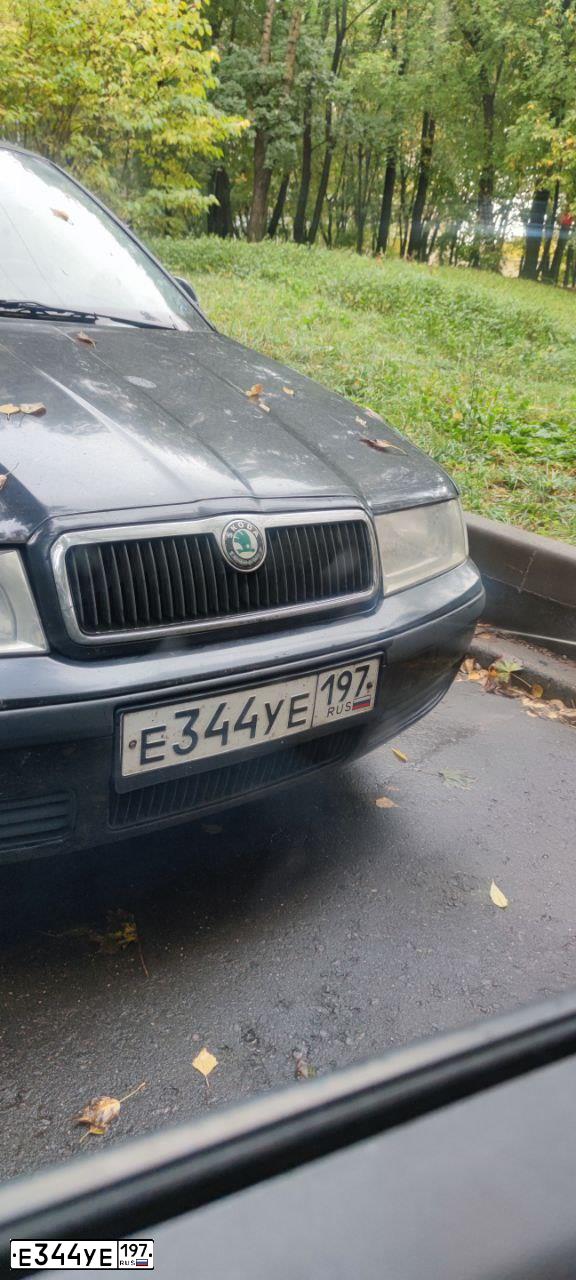 Фото автомобиля SKODA OCTAVIA, 2007 — госномер Е344УЕ197. Цвет: ЧЕРНЫЙ
