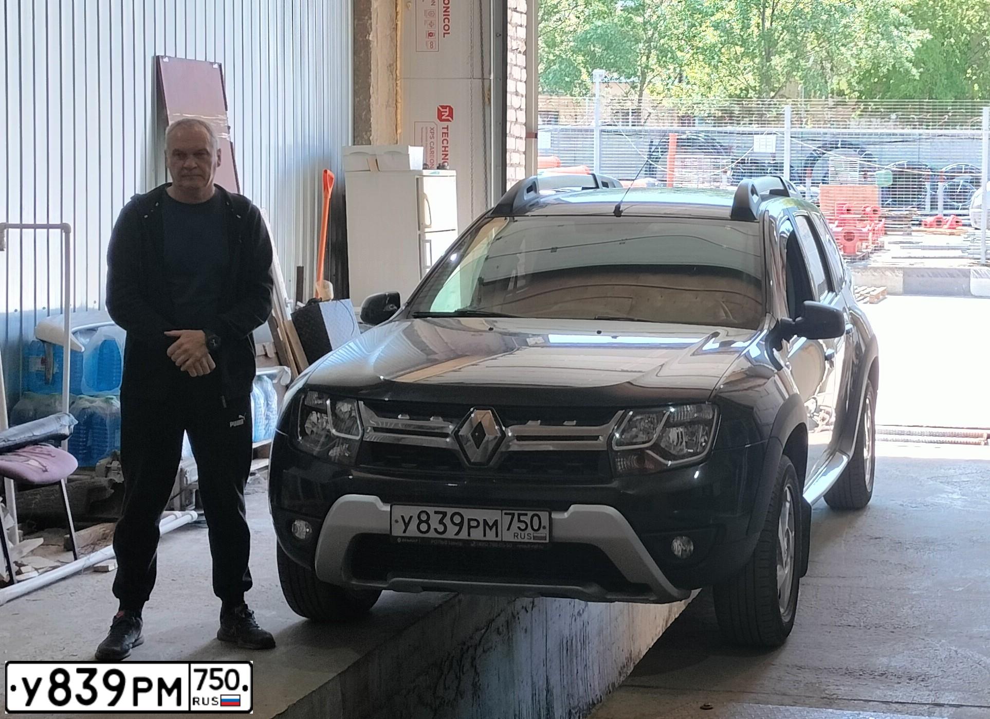 Фото автомобиля RENAULT DUSTER, 2017 — госномер В615УВ62. Цвет: ЧЕРНЫЙ