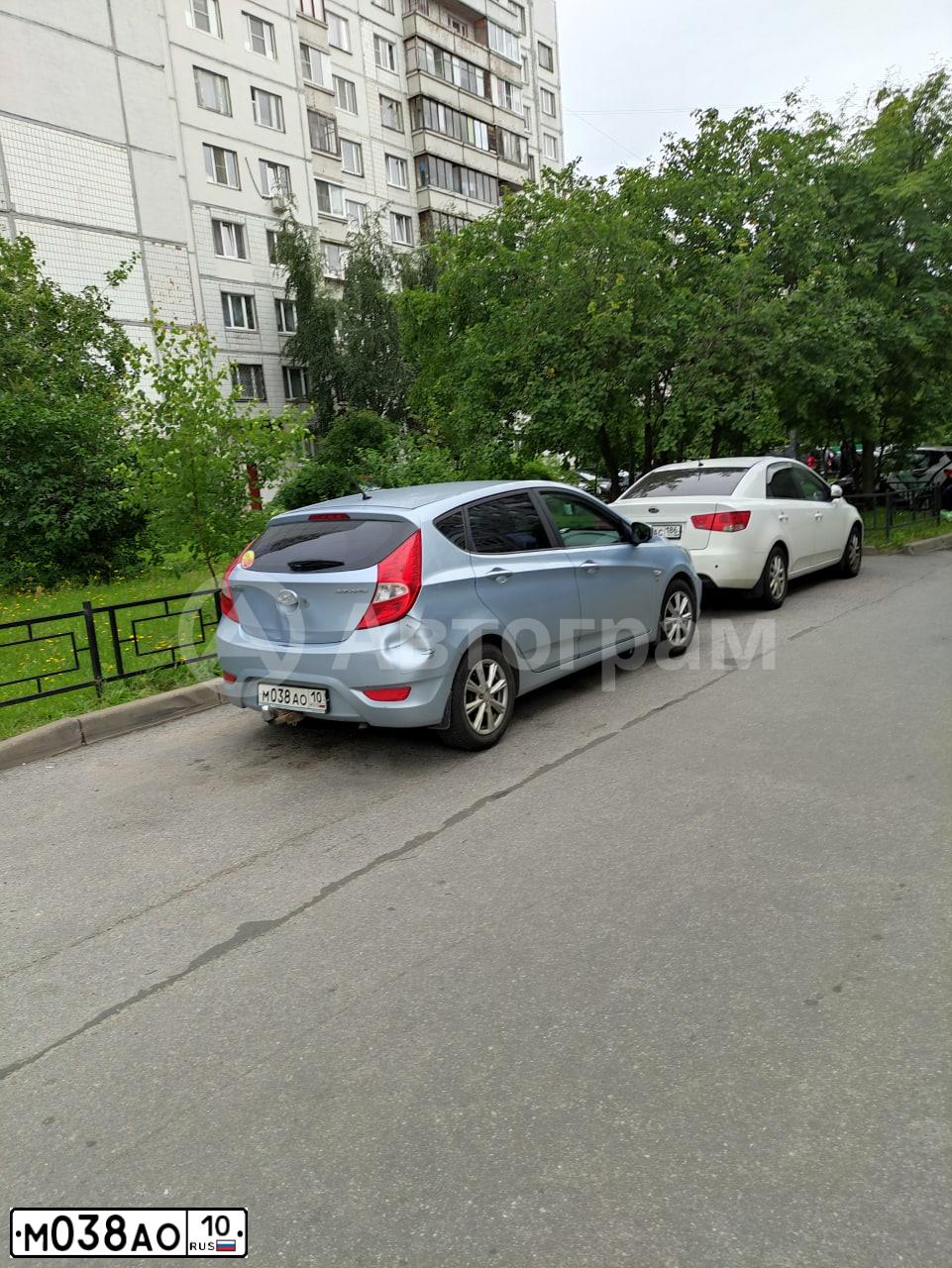Фото автомобиля HYUNDAI SOLARIS, 2012 — госномер М038АО10. Цвет: СЕРО-ГОЛУБОЙ