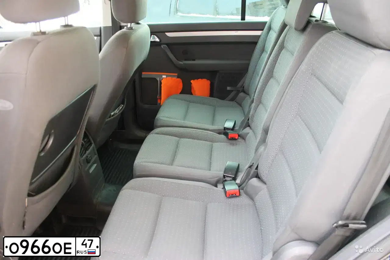 Фото автомобиля VOLKSWAGEN TOURAN, 2004 — госномер А879АС198. Цвет: ЧЕРНЫЙ