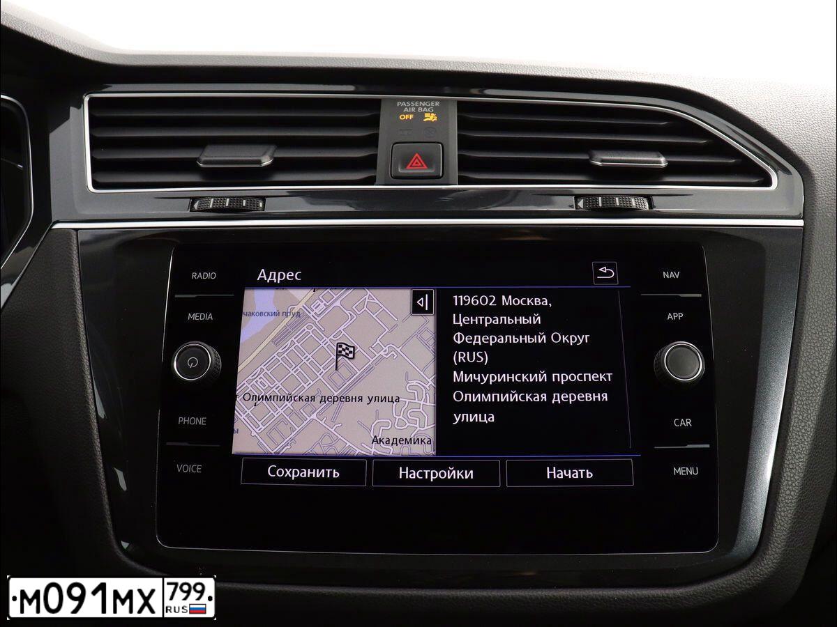 Фото автомобиля VOLKSWAGEN TIGUAN, 2018 — госномер Т010КУ152. Цвет: Белый