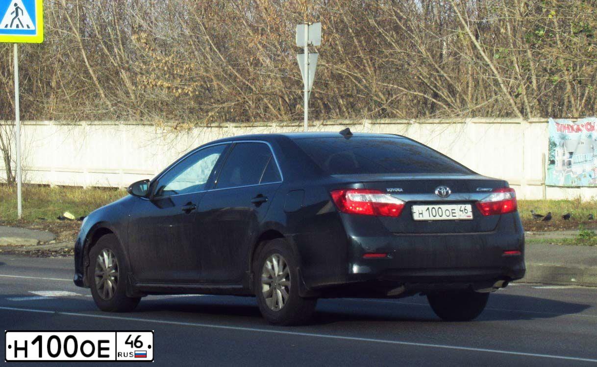 Фото автомобиля TOYOTA CAMRY, 2013 — госномер О806ВЕ46. Цвет: ТЕМНО-СЕРЫЙ МЕТАЛЛИК