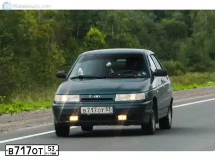 Фото автомобиля LADA 2112, 2006 — госномер В717ОТ53. Цвет: Темно-зеленый