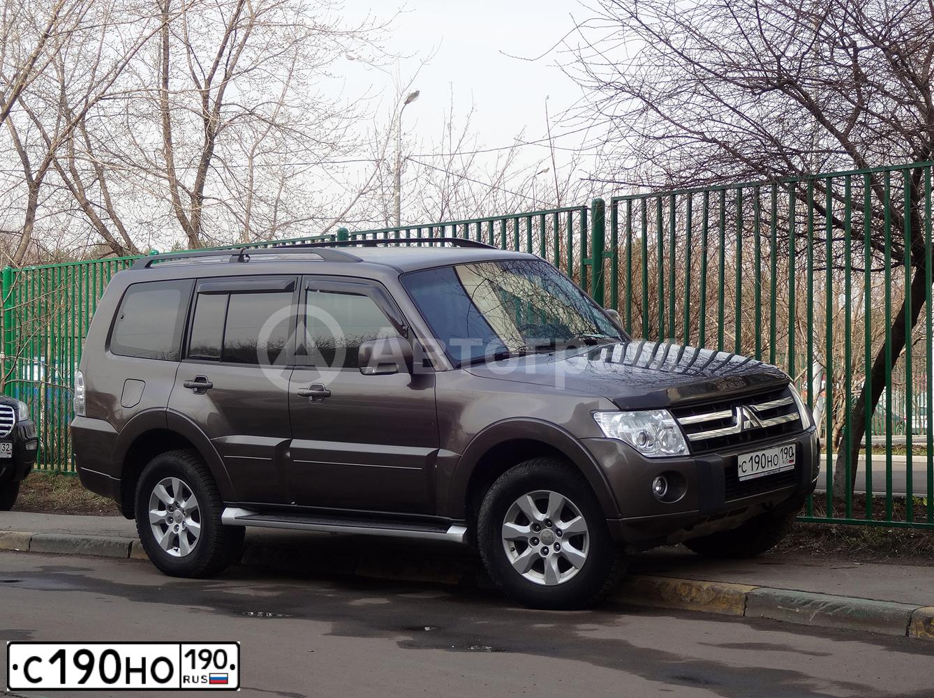 Фото автомобиля MITSUBISHI PAJERO, 2011 — госномер К554НВ21. Цвет: КОРИЧНЕВЫЙ
