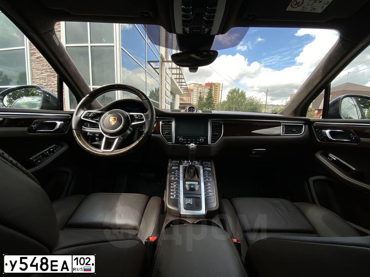 Фото автомобиля PORSCHE MACAN, 2017 — госномер Х836КН152. Цвет: СЕРЫЙ